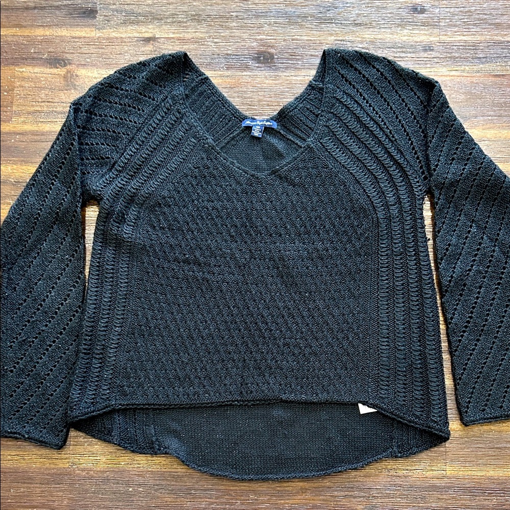 American Eagle Outfitters Black V-Neck Knit Sweater Size M
